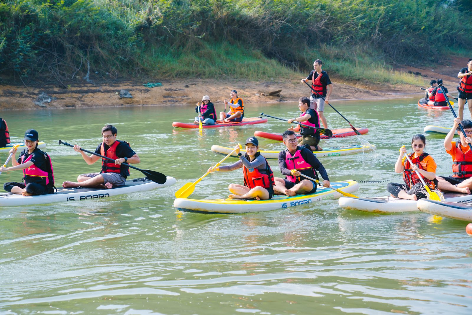 TREKKING – CAMPING — MGM
