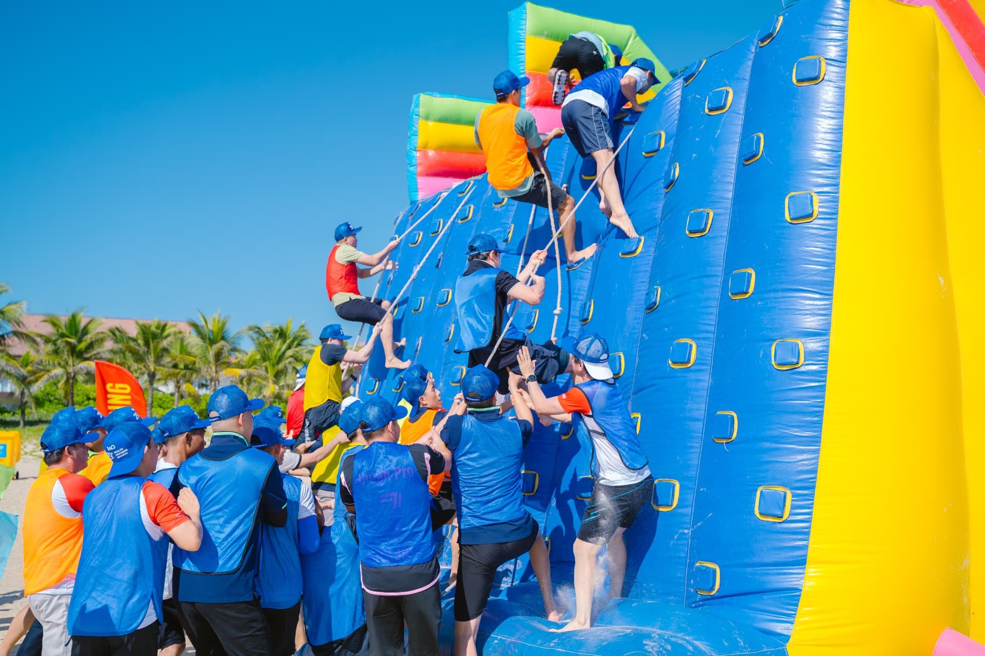 TEAM BUILDING