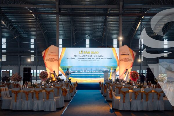 Sân khấu lễ bàn giao Karcher